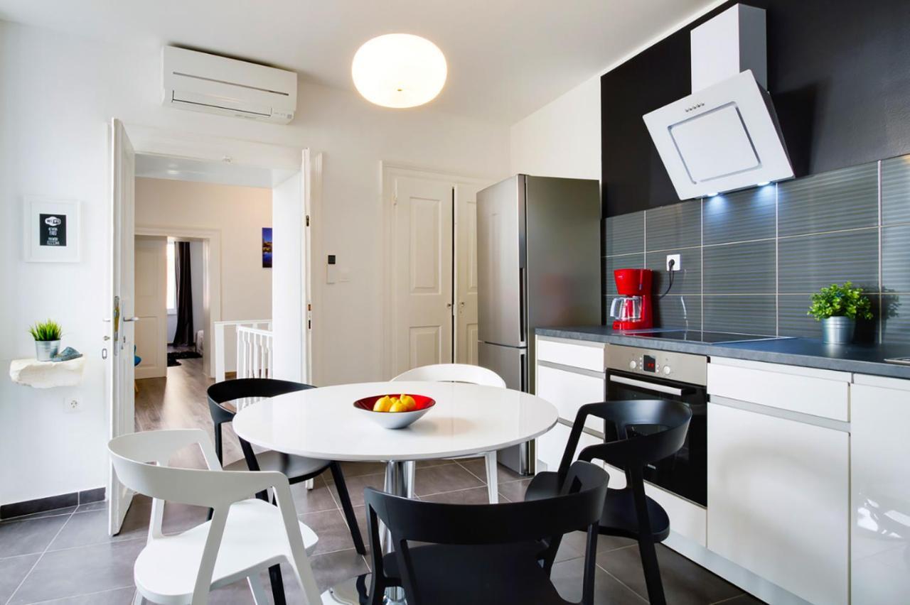 Divinity'S - Old Town Center Apartment Zadar Bagian luar foto